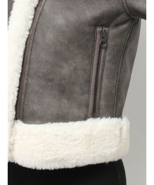 RESEXXY（リゼクシー）の「ヴィンテージライクフェイクファーブルゾン（ブルゾン・レディース・ベージュ/ブラウン・FREE）」の6枚目の写真