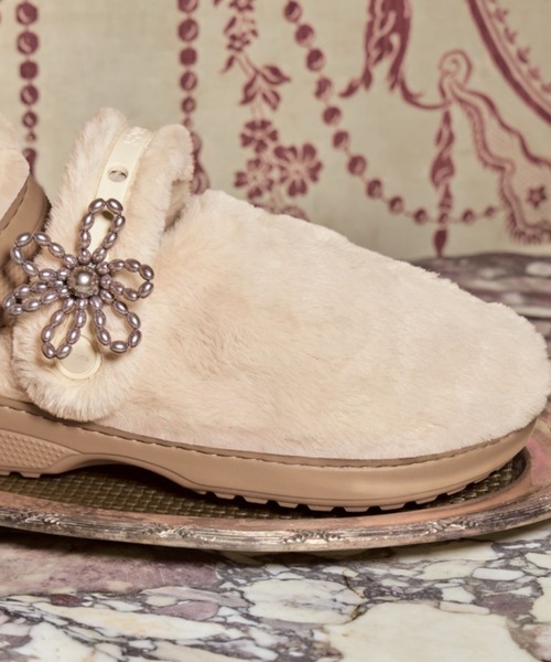 crocs(クロックス)の「クロックス クラシック アンファーゲッタブル クロッグ / crocs Classic Unfurgettable Clog(サンダル・レディース・ピンク/ブラック/ライトブラウン・25cm/24cm/23cm/22cm/29cm/28cm/27cm/26cm)」の12枚目の写真