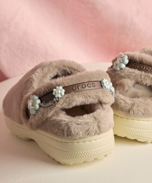 crocs(クロックス)の「クロックス クラシック アンファーゲッタブル クロッグ / crocs Classic Unfurgettable Clog(サンダル・レディース・ピンク/ブラック/ライトブラウン・25cm/24cm/23cm/22cm/29cm/28cm/27cm/26cm)」の10枚目の写真