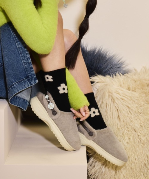 crocs(クロックス)の「クロックス クラシック アンファーゲッタブル クロッグ / crocs Classic Unfurgettable Clog(サンダル・レディース・ピンク/ブラック/ライトブラウン・25cm/24cm/23cm/22cm/29cm/28cm/27cm/26cm)」の18枚目の写真