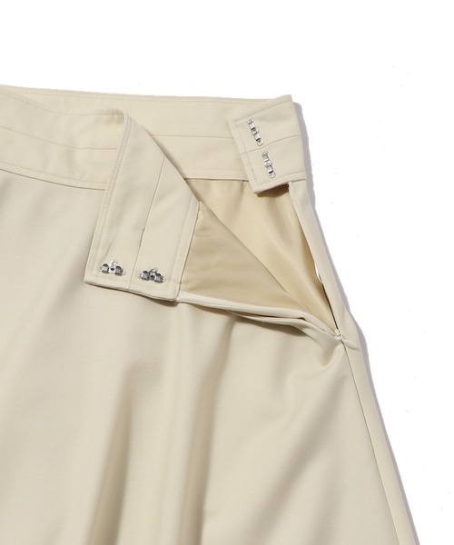 ESTNATION（エストネーション）の「ESTNATION / メタルボタンフレアスカート（スカート・レディース・オフホワイト/ブラック/グレー・36/38）」の10枚目の写真