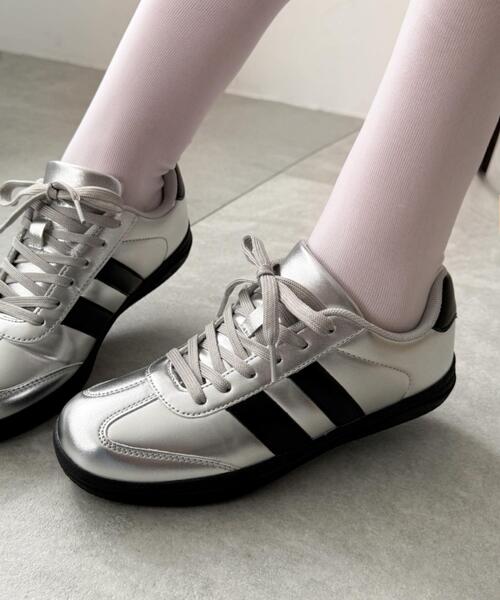 WEGO（ウィゴー）の「WEGO/【25年秋冬新作】2ラインローカットスニーカー（スニーカー・レディース・ブラック/シルバー・LARGE/MEDIUM/SMALL）」の9枚目の写真