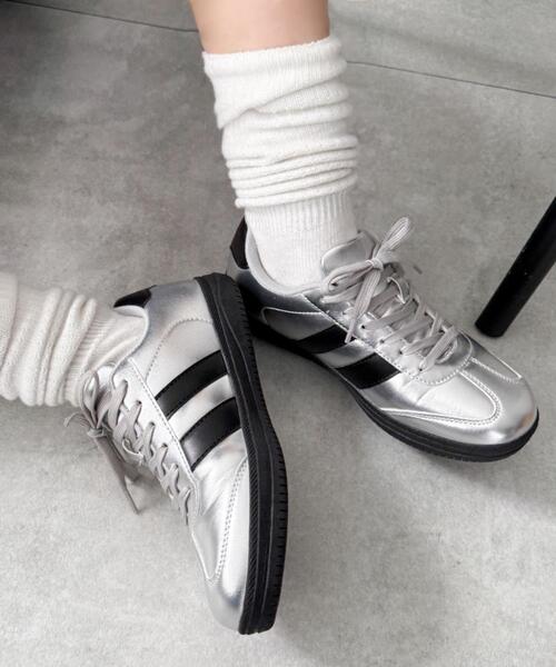 WEGO（ウィゴー）の「WEGO/【25年秋冬新作】2ラインローカットスニーカー（スニーカー・レディース・ブラック/シルバー・LARGE/MEDIUM/SMALL）」の11枚目の写真