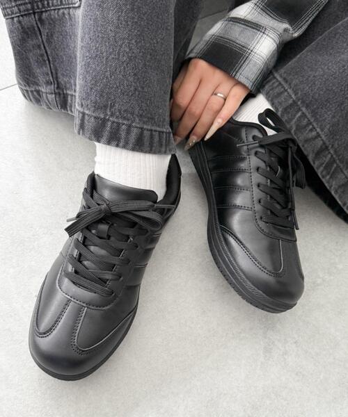 WEGO（ウィゴー）の「WEGO/【25年秋冬新作】2ラインローカットスニーカー（スニーカー・レディース・ブラック/シルバー・LARGE/MEDIUM/SMALL）」の3枚目の写真