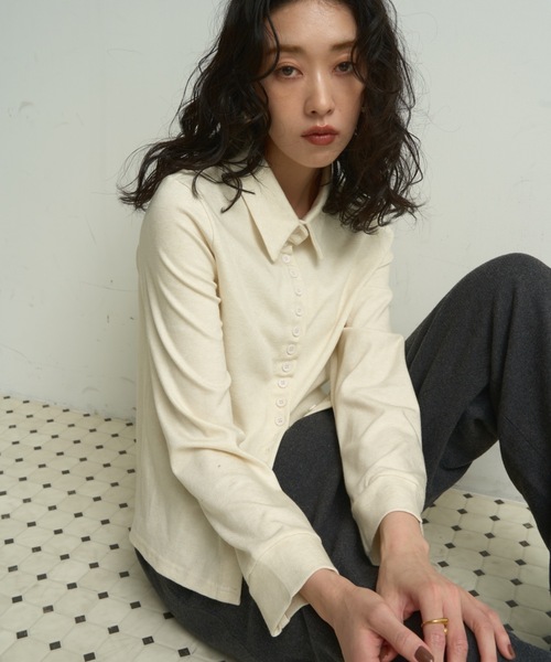 Lutim by u（ルチバイユー）の「Smooth jersey polo cut-and-sew / スムースジャージー ポロカットソー（Tシャツ/カットソー・レディース・グレー/アイボリー/ブラウン・FREE）」の3枚目の写真