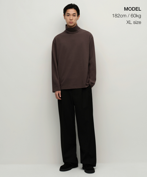 MUSINSA STANDARD（ムシンサスタンダード）の「[ヒートタンダード] タートルネック長袖Tシャツ [ダークブラウン]（Tシャツ/カットソー・メンズ・その他・SMALL/MEDIUM/LARGE/X-LARGE/XX-LARGE/XXX-LARGE）」の2枚目の写真