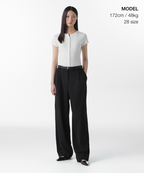 MUSINSA STANDARD WOMAN（ムシンサスタンダードウーマン）の「ウィメンズクリンクルワンタックワイドバンディングパンツ[ブラック]（その他パンツ・レディース・その他・30/24/26/28）」の2枚目の写真