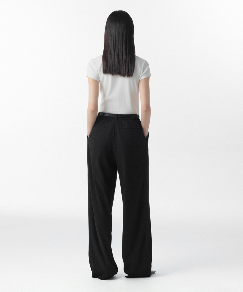 MUSINSA STANDARD WOMAN（ムシンサスタンダードウーマン）の「ウィメンズクリンクルワンタックワイドバンディングパンツ[ブラック]（その他パンツ・レディース・その他・30/24/26/28）」の3枚目の写真