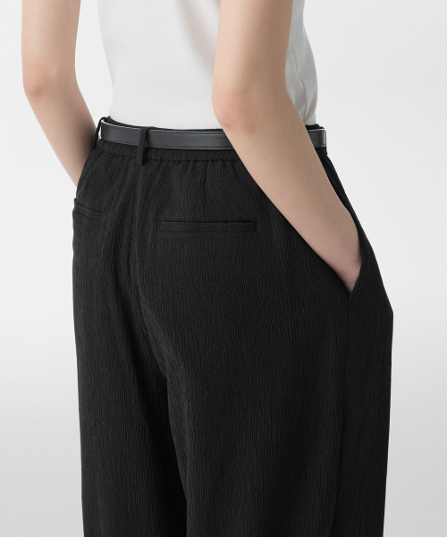 MUSINSA STANDARD WOMAN（ムシンサスタンダードウーマン）の「ウィメンズクリンクルワンタックワイドバンディングパンツ[ブラック]（その他パンツ・レディース・その他・30/24/26/28）」の6枚目の写真