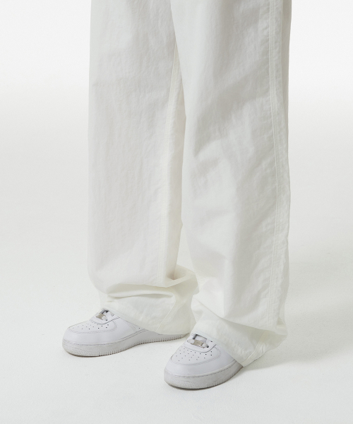 MUSINSA STANDARD WOMAN（ムシンサスタンダードウーマン）の「ウィメンズナイロンワイドストリングパンツ[ホワイト]（その他パンツ・レディース・その他・30/24/26/28）」の7枚目の写真