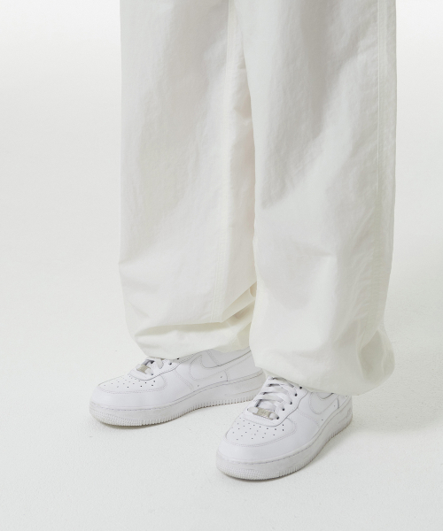 MUSINSA STANDARD WOMAN（ムシンサスタンダードウーマン）の「ウィメンズナイロンワイドストリングパンツ[ホワイト]（その他パンツ・レディース・その他・30/24/26/28）」の8枚目の写真