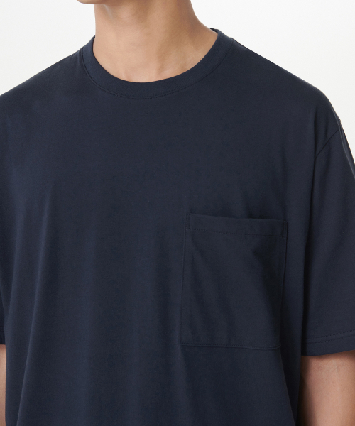 MUSINSA STANDARD（ムシンサスタンダード）の「[クールタンダード] リラックスフィットクルーネックポケットTシャツ [ネイビー]（Tシャツ/カットソー・メンズ・その他・XX-LARGE/XXX-LARGE/SMALL/MEDIUM/LARGE/X-LARGE）」の4枚目の写真