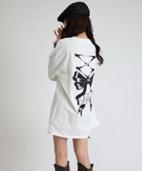 Vini(ヴィニ)の「【Vini】リボンロゴBIGロンT(Tシャツ/カットソー・レディース・ホワイト/チャコールグレー・ONESIZE)」の1枚目の写真
