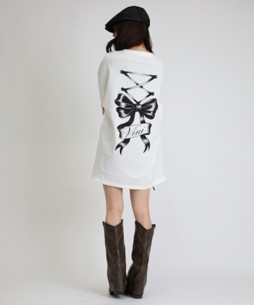 Vini(ヴィニ)の「【Vini】リボンロゴBIGロンT(Tシャツ/カットソー・レディース・ホワイト/チャコールグレー・ONESIZE)」の4枚目の写真