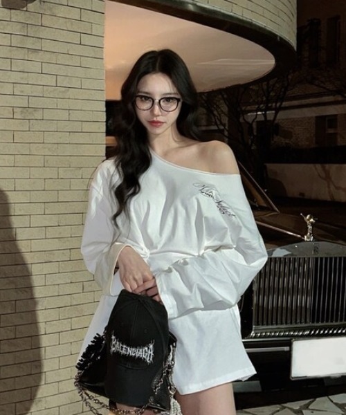 Vini(ヴィニ)の「【Vini】リボンロゴBIGロンT(Tシャツ/カットソー・レディース・ホワイト/チャコールグレー・ONESIZE)」の8枚目の写真
