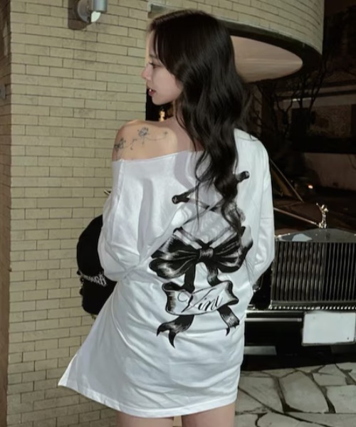Vini(ヴィニ)の「【Vini】リボンロゴBIGロンT(Tシャツ/カットソー・レディース・ホワイト/チャコールグレー・ONESIZE)」の9枚目の写真