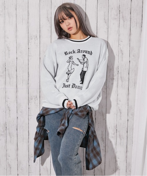 GORGE(ゴージ)の「《ジャガードロゴ柄×配色ライン》ゆるシルエットニットプルオーバー(ニット/セーター・レディース・オフホワイト/チャコール/ネイビー・F)」の4枚目の写真