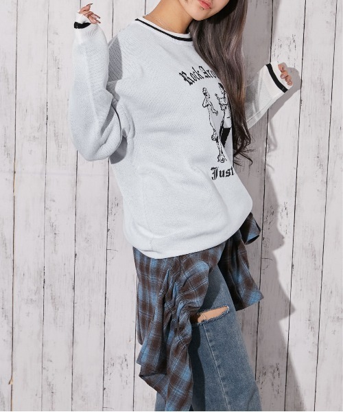 GORGE(ゴージ)の「《ジャガードロゴ柄×配色ライン》ゆるシルエットニットプルオーバー(ニット/セーター・レディース・オフホワイト/チャコール/ネイビー・F)」の5枚目の写真