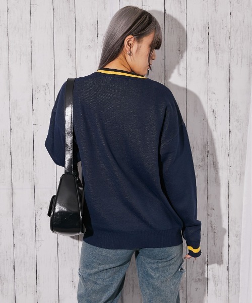 GORGE(ゴージ)の「《ジャガードロゴ柄×配色ライン》ゆるシルエットニットプルオーバー(ニット/セーター・レディース・オフホワイト/チャコール/ネイビー・F)」の9枚目の写真