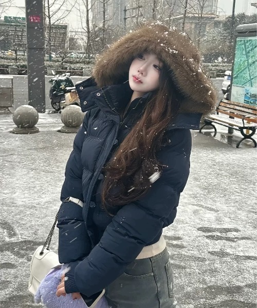 ＜ウェブ完売＞ファー付きダウンジャケット セール】エコファーフード付きダウンジャケット（ダウンジャケット