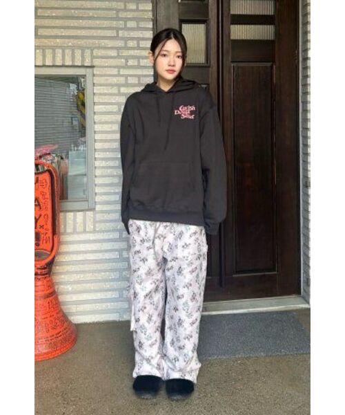 Cavish(カビシ)の「SELLER LOGO HOODIE CHARCOAL(PINK)(CV2BFUM400A)(パーカー・レディース・チャコール・X-LARGE/SMALL/MEDIUM/LARGE)」の9枚目の写真
