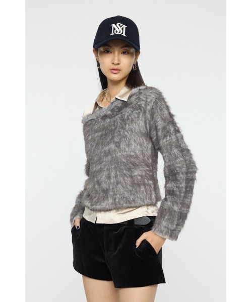 MOUSSY(マウジー)の「FAUX FUR KNIT CROP トップス(ニット/セーター・レディース・ベージュ/ネイビー/グレー・FREE)」の10枚目の写真