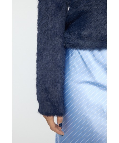 MOUSSY(マウジー)の「FAUX FUR KNIT CROP トップス(ニット/セーター・レディース・ベージュ/ネイビー/グレー・FREE)」の21枚目の写真