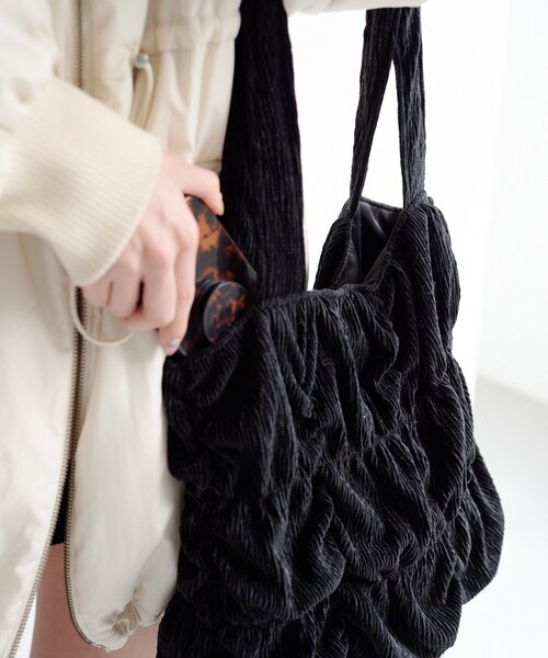 Kastane（カスタネ）の「*ベロアリップルトートバッグ（トートバッグ・レディース・ライトベージュ/ブラック/ダークブラウン・FREE）」の4枚目の写真