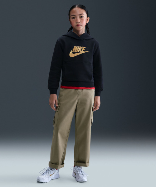 NIKE（ナイキ）の「NIKE/ナイキ キッズ パーカー K NSW CLUB FLC HDY GOLD S IH2874-010（パーカー・キッズ・ブラック・150cm/130cm/140cm/160cm）」の4枚目の写真