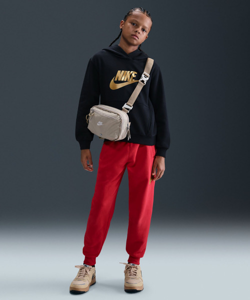 NIKE（ナイキ）の「NIKE/ナイキ キッズ パーカー K NSW CLUB FLC HDY GOLD S IH2874-010（パーカー・キッズ・ブラック・150cm/130cm/140cm/160cm）」の5枚目の写真