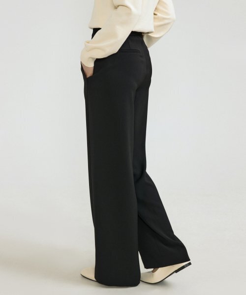 OCTETTE（オテット）の「SIDE LINE-SEMI PANTS_BLACK（スラックス・レディース・その他・SMALL/MEDIUM）」の2枚目の写真