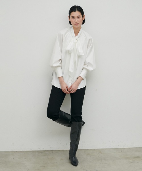 LARUTA（ラルータ）の「【LARUTA】セレモニー対応可／ボータイリボンギャザーブラウス（シャツ/ブラウス・レディース・ネイビー/オフホワイト/サックスブルー・FREE）」の9枚目の写真