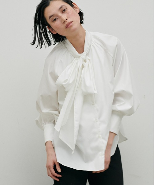 LARUTA（ラルータ）の「【LARUTA】セレモニー対応可／ボータイリボンギャザーブラウス（シャツ/ブラウス・レディース・ネイビー/オフホワイト/サックスブルー・FREE）」の8枚目の写真