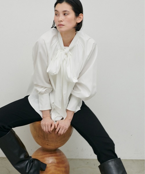 LARUTA（ラルータ）の「【LARUTA】セレモニー対応可／ボータイリボンギャザーブラウス（シャツ/ブラウス・レディース・ネイビー/オフホワイト/サックスブルー・FREE）」の5枚目の写真