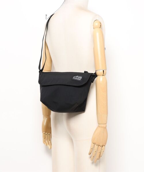 Manhattan Portage BLACK LABEL(マンハッタンポーテージ ブラックレーベル)の「STANDARD MESSENGER BAG(XS) MGNT NYLON TUSSAH(メッセンジャーバッグ・メンズ・ブラック/ブラウン/ベージュ・X-SMALL)」の19枚目の写真