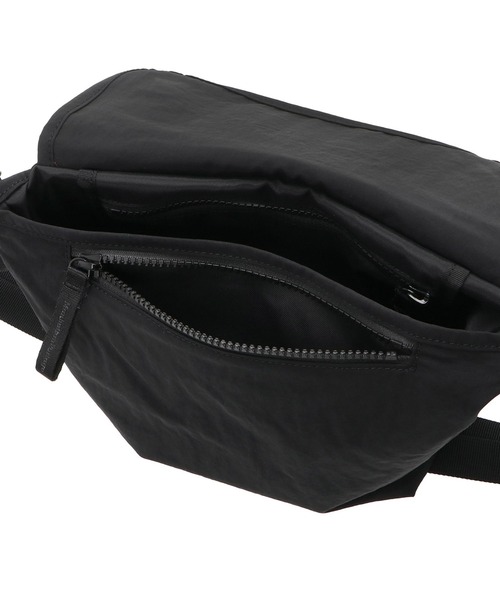 Manhattan Portage BLACK LABEL(マンハッタンポーテージ ブラックレーベル)の「STANDARD MESSENGER BAG(XS) MGNT NYLON TUSSAH(メッセンジャーバッグ・メンズ・ブラック/ブラウン/ベージュ・X-SMALL)」の7枚目の写真