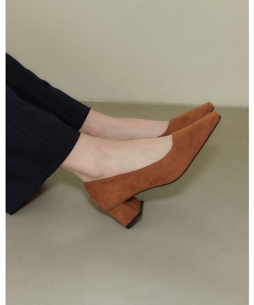 TAGTRAUME(タクトロイメ)の「ボストン ポインテッドブロックヒールパンプス - キャメルスエード(パンプス・レディース・キャメル・22.5cm/23.5cm/24cm/23cm/24.5cm/25cm)」の4枚目の写真