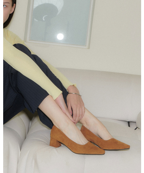 TAGTRAUME(タクトロイメ)の「ボストン ポインテッドブロックヒールパンプス - キャメルスエード(パンプス・レディース・キャメル・22.5cm/23.5cm/24cm/23cm/24.5cm/25cm)」の5枚目の写真