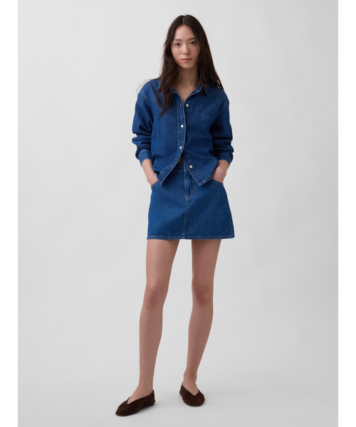 GAP（ギャップ）の「ウルトラソフトデニム GAPロゴシャツ（シャツ/ブラウス・レディース・インディゴブルー・S/M/L/XS/XXS）」の4枚目の写真
