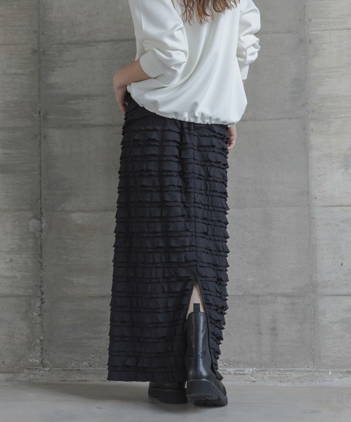 URBAN RESEARCH Sonny Label（アーバンリサーチサニーレーベル）の「『WEB限定』カットフリルナロースカート（スカート・レディース・ブラック・TALL/LARGE/MEDIUM/SMALL）」の3枚目の写真