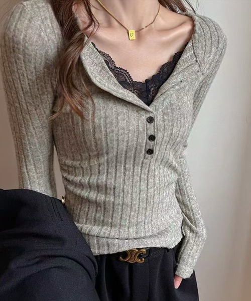STAY MOTION（ステイモーション）の「【WEB限定】レースレイヤード風Vネックニットトップス［韓国ファッション カジュアル］≪新作≫（ニット/セーター・レディース・チャコールグレー/オフホワイト/グレー・F）」の4枚目の写真