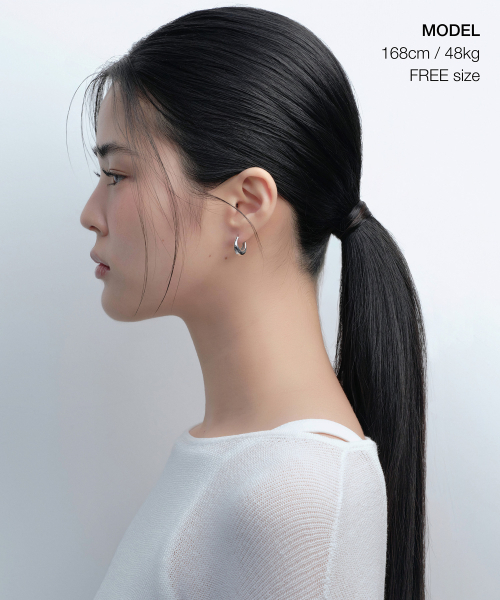 MUSINSA STANDARD WOMAN(ムシンサスタンダードウーマン)の「ウィメンズボリュームフープイヤリング(ピアス(両耳用)・レディース・その他・FREE)」の2枚目の写真