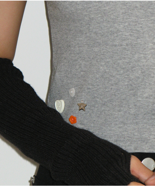 RONRON（ロンロン）の「MINI BUTTON SLIM FIT T SHIRT GREY（Tシャツ/カットソー・レディース・その他・FREE）」の3枚目の写真
