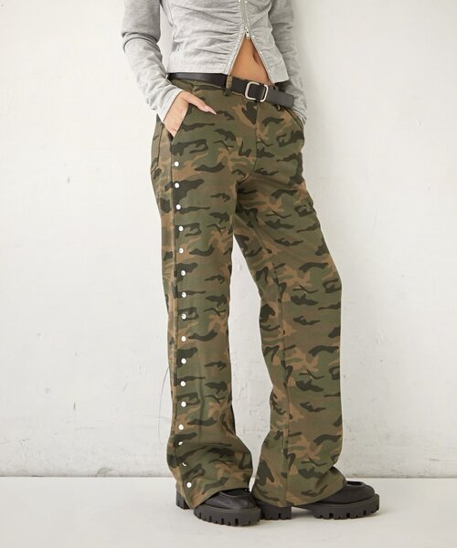 WHO'S WHO gallery（フーズフーギャラリー）の「スウェットミディフレアスタッズパンツ（スウェットパンツ・レディース・ブラック/グレー/カーキ・FREE）」の3枚目の写真