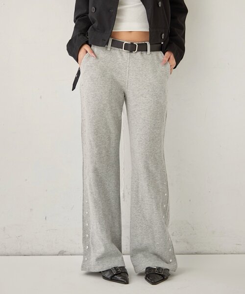 WHO'S WHO gallery（フーズフーギャラリー）の「スウェットミディフレアスタッズパンツ（スウェットパンツ・レディース・ブラック/グレー/カーキ・FREE）」の5枚目の写真