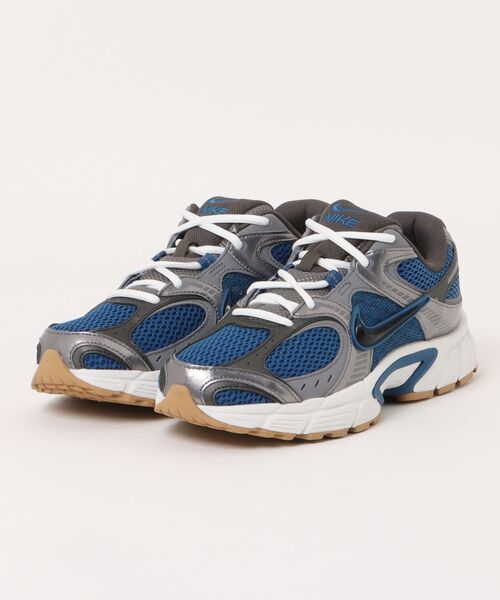 NIKE(ナイキ)の「NIKE ナイキ V5 RNR メンズスニーカー HJ5228-401 コートブルー/ブラック/バストグレー(スニーカー・メンズ・ホワイト×グレー/ホワイト×ブルー・30.0cm/29.0cm/28.0cm/27.5cm/27.0cm/26.5cm/26.0cm/25.5cm/28.5cm)」の2枚目の写真