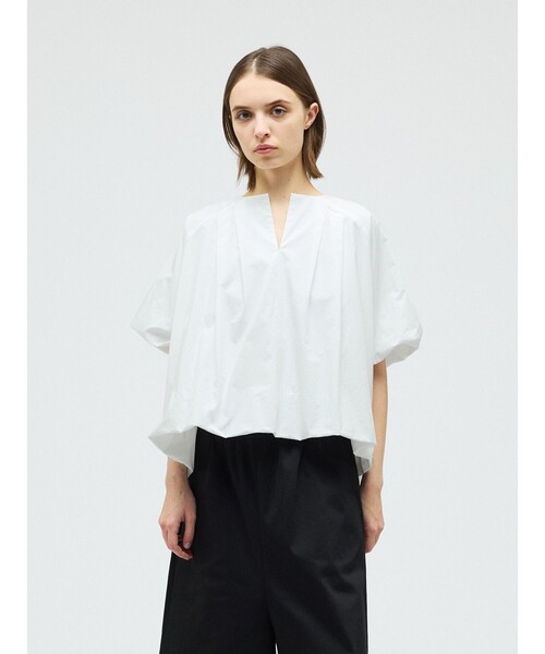 mizuiroind(ミズイロインド)の「mizuiro ind バルーンノーカラーシャツ(シャツ/ブラウス・レディース・オフホワイト/アイボリー/ネイビー/ブラック・FREE)」の1枚目の写真