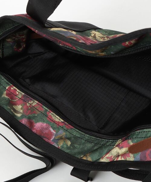 GREGORY（グレゴリー）の「ボートトートS BOAT TOTE S ボタニカルタペストリー（ショルダーバッグ・メンズ・レッド系その他・ONE SIZE）」の4枚目の写真