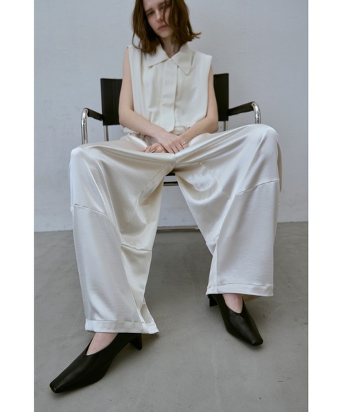 un/neu（アンノイ）の「シンプルスクエアトゥヒール（パンプス・レディース・ブラック/ブルー・LARGE/MEDIUM/SMALL）」の10枚目の写真