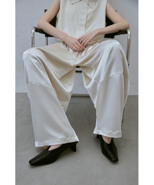 un/neu（アンノイ）の「シンプルスクエアトゥヒール（パンプス・レディース・ブラック/ブルー・LARGE/MEDIUM/SMALL）」の9枚目の写真